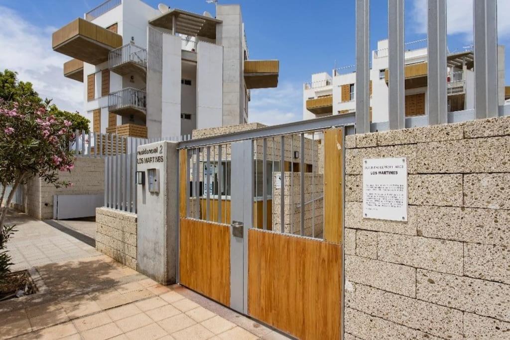 El Medano Beachfront Triplex Penthouse With Pool, Rooftop, Sea View Экстерьер фото
