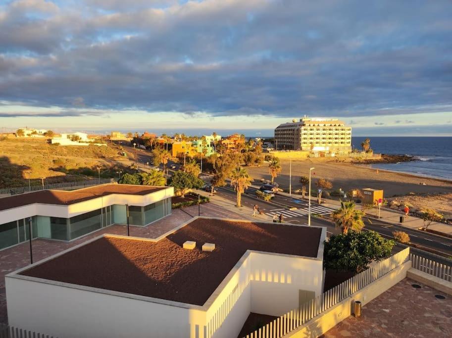 El Medano Beachfront Triplex Penthouse With Pool, Rooftop, Sea View Экстерьер фото
