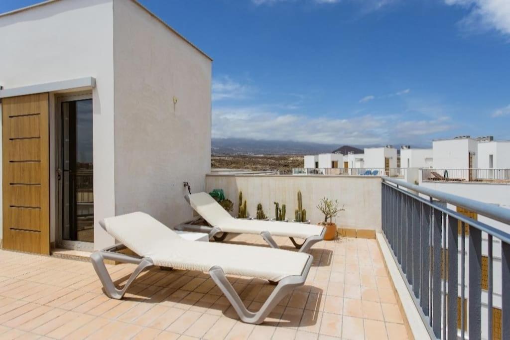 El Medano Beachfront Triplex Penthouse With Pool, Rooftop, Sea View Экстерьер фото